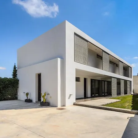 Luxury Minimal - Golf Course View